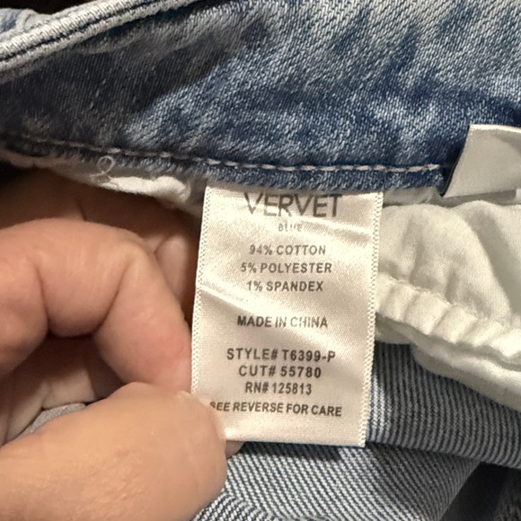 New Vervet High Rise Light Wash Cropped
Wide Leg Jeans. - Picture 6 of 10